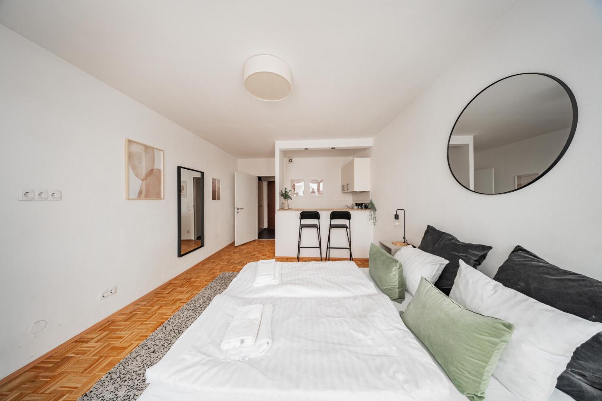 Studio Next To Karlskirche Вена Экстерьер фото